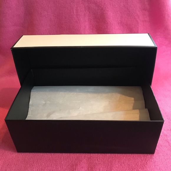 Chanel Gift Box - Picture 2 of 11